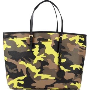 Camo Michael Kors purse 🐝